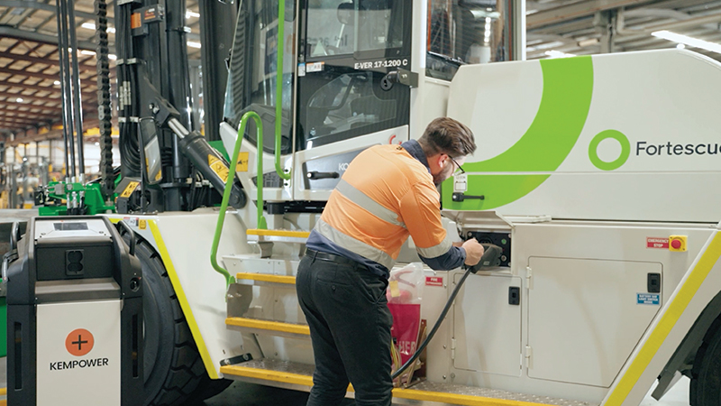 Battery electric tyre handler